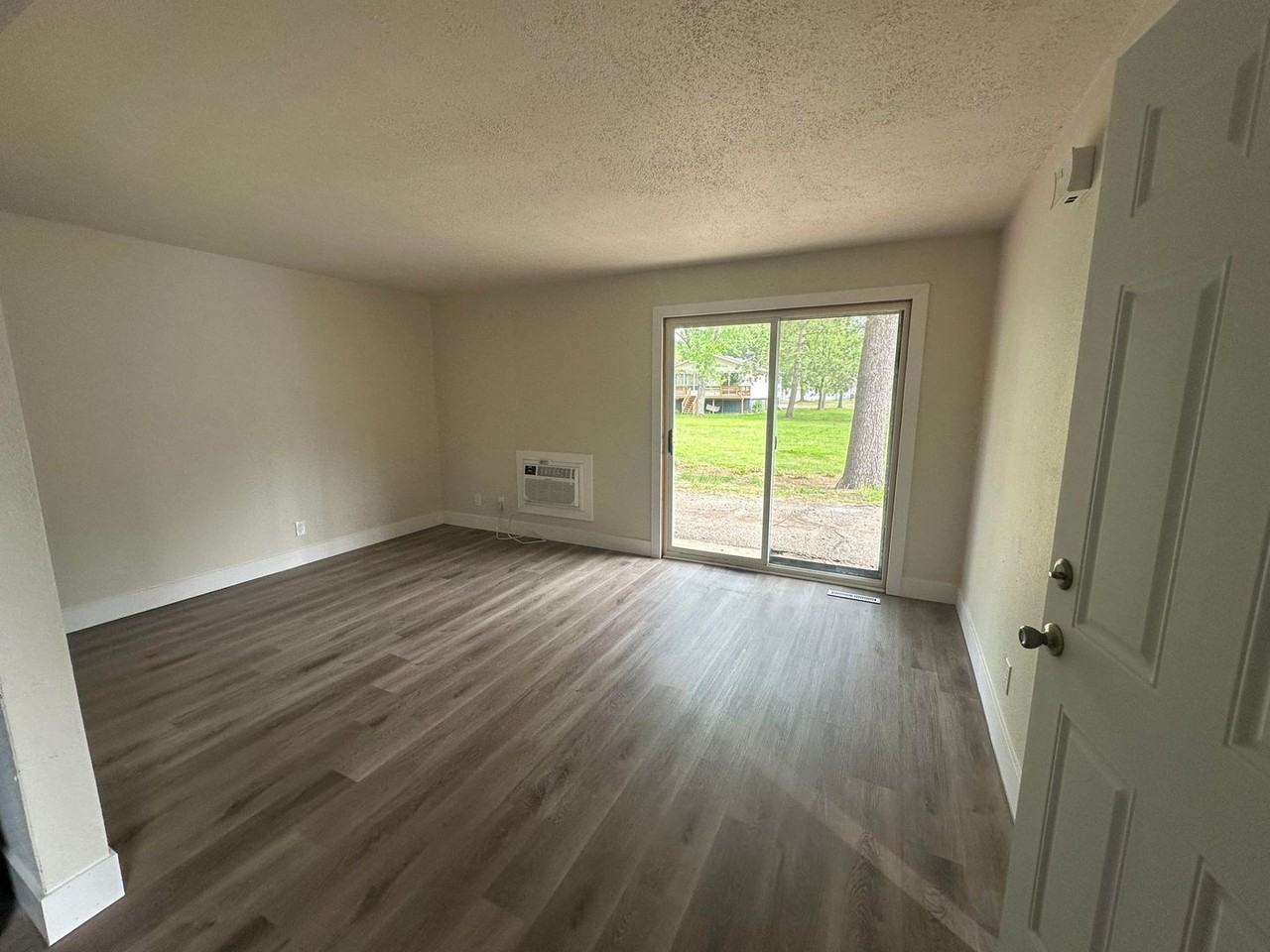 2724 Soo Marie Ave - Photo 3 of 9