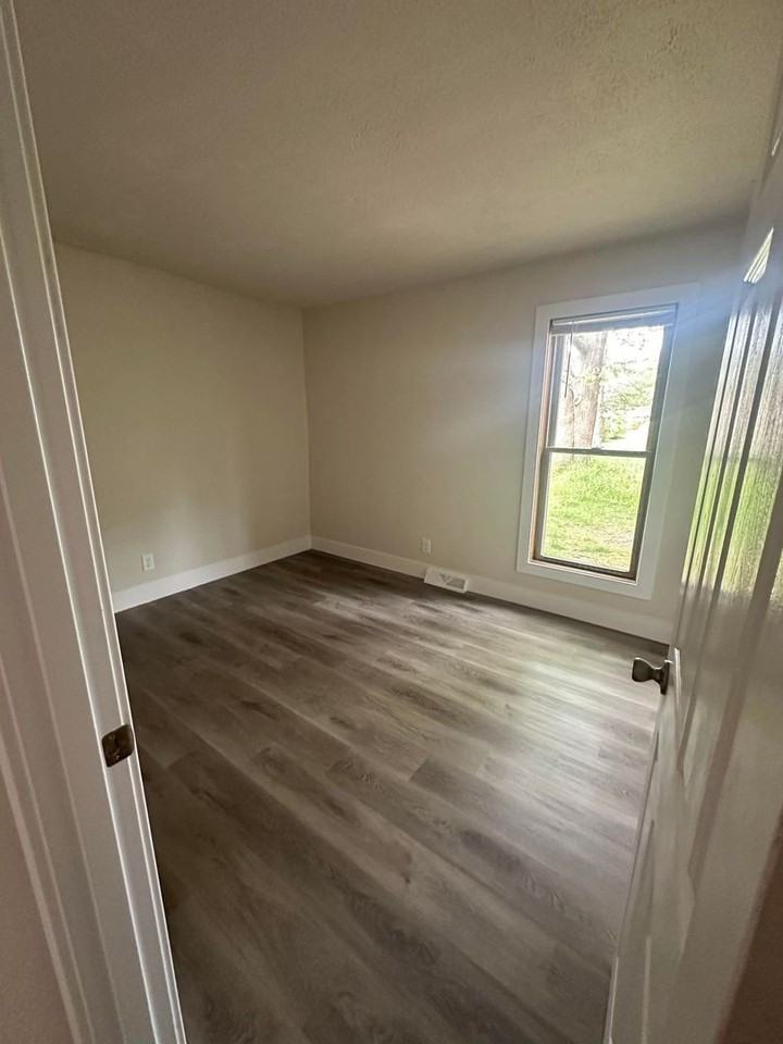 2724 Soo Marie Ave - Photo 6 of 9