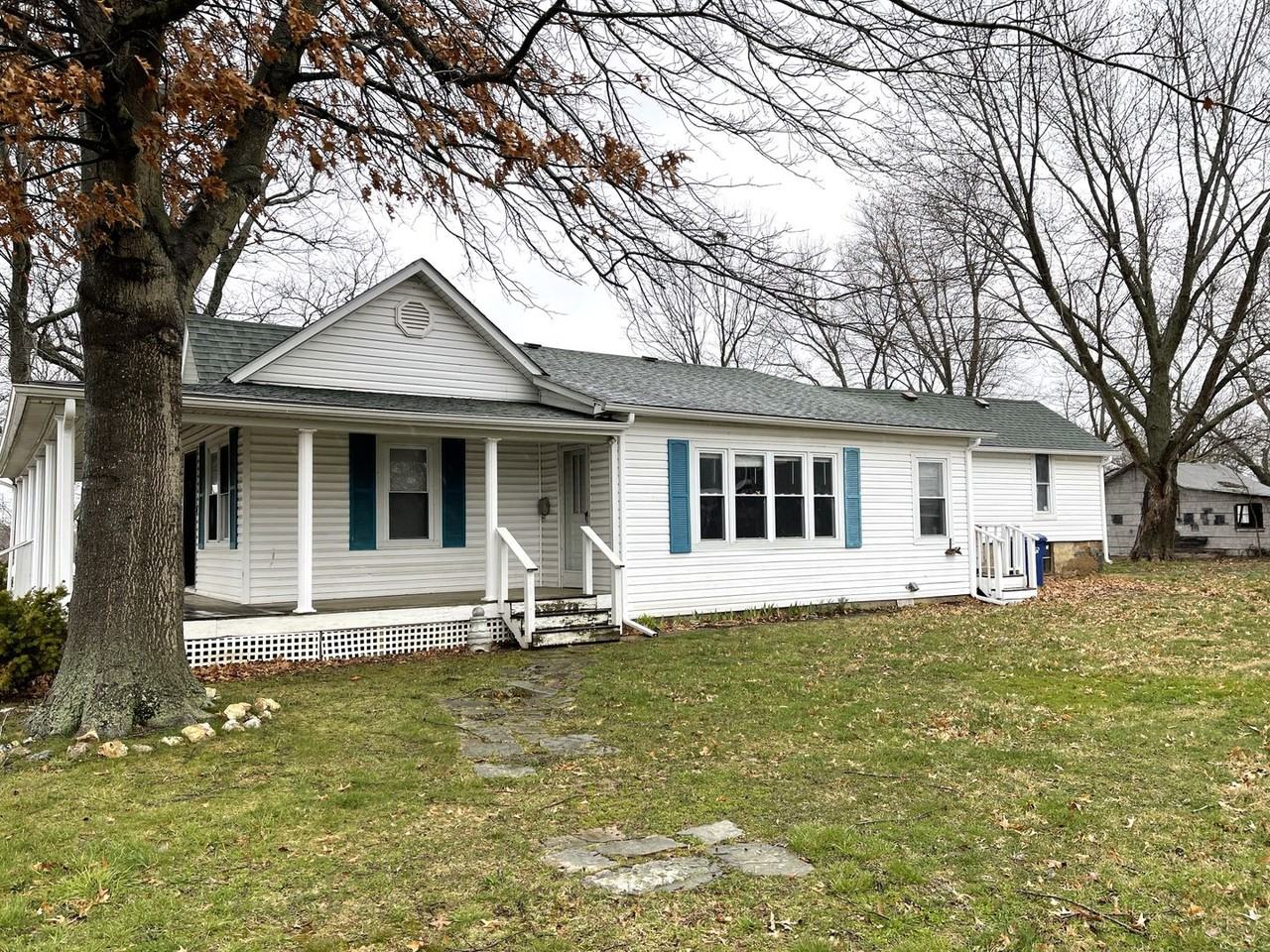 806 E Center St - Photo 2 of 21