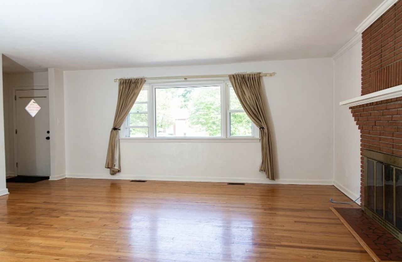 323 Shoreline Dr - Photo 3 of 15