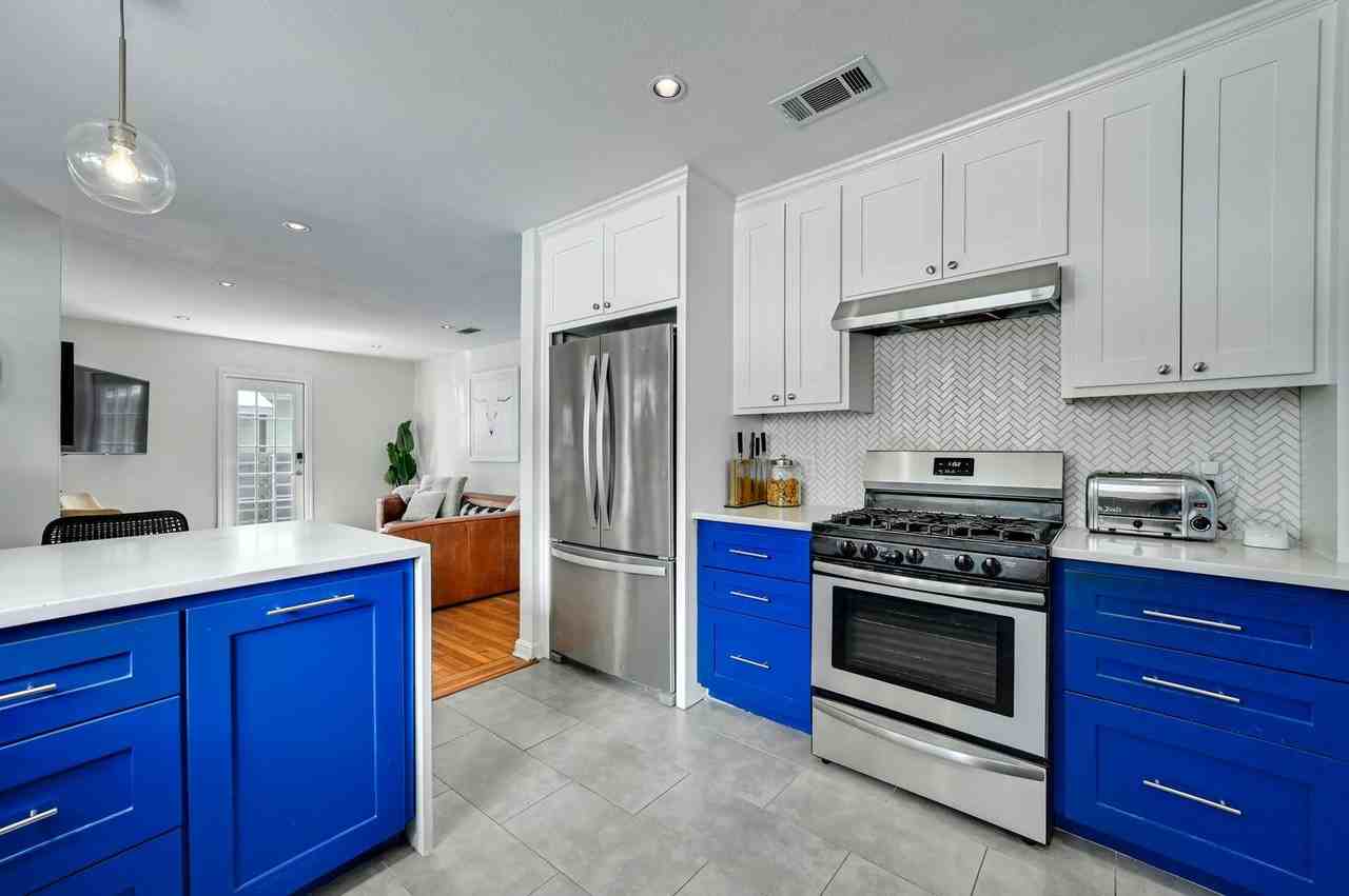 1709 Payne Ave - Photo 6 of 27