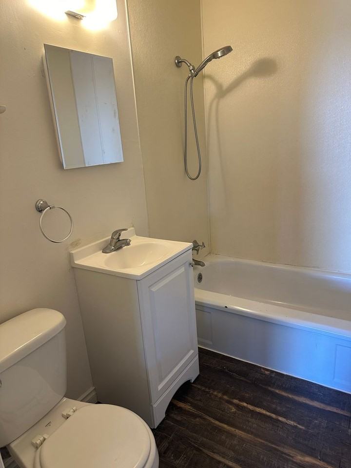 1009 Doolittle Dr - Photo 2 of 9