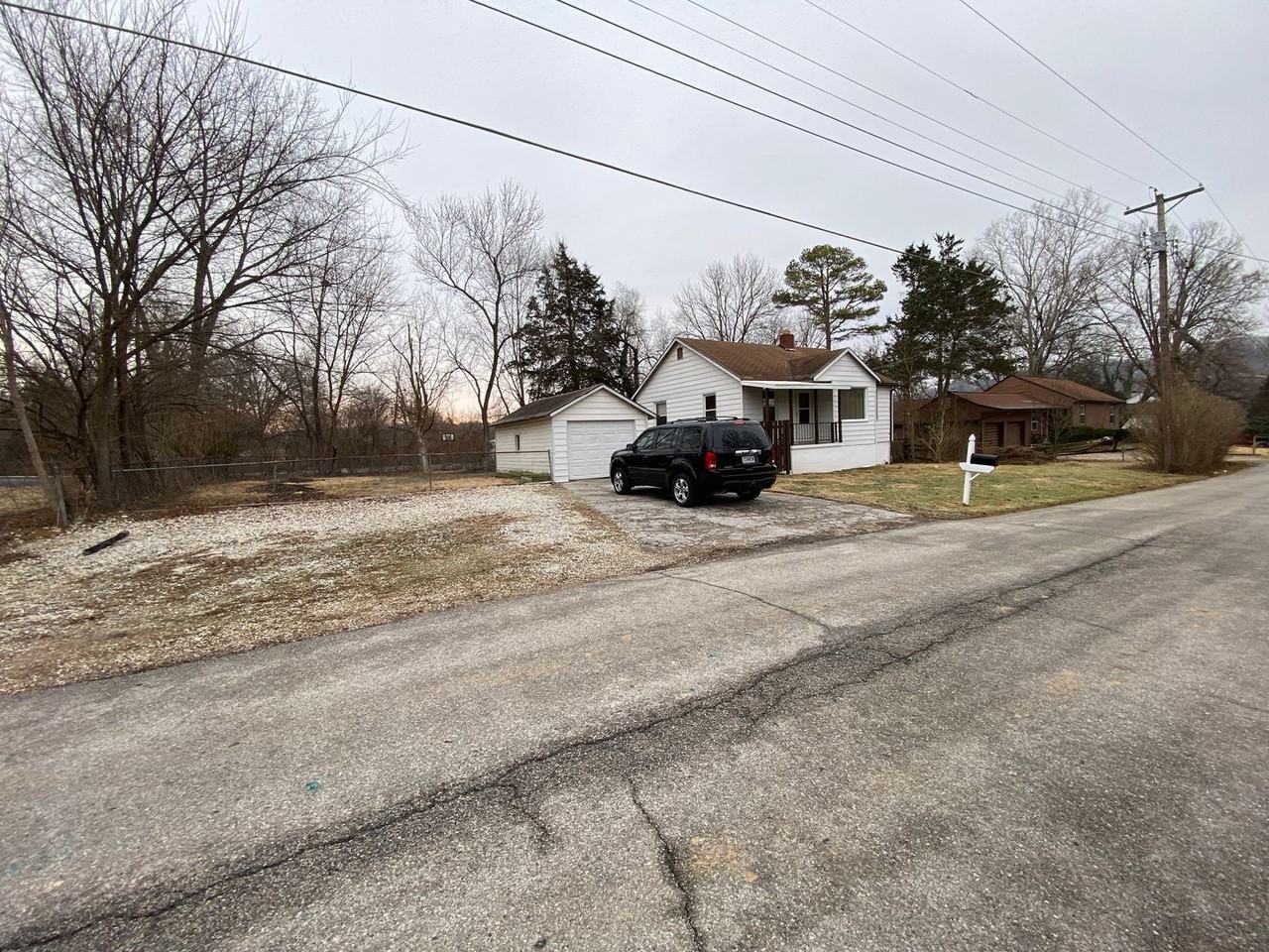 4124 Glendale Rd - Photo 3 of 25