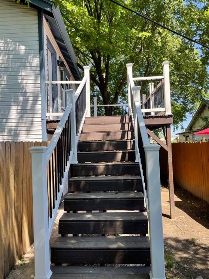 913 W Crawford St - Photo 2 of 11