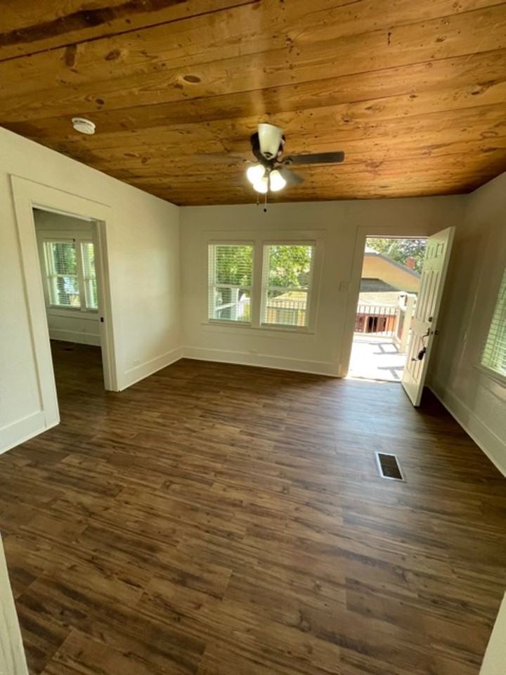 913 W Crawford St - Photo 6 of 11