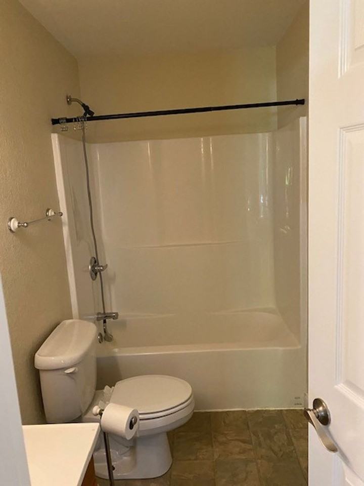 811 Oliver Rd - Photo 7 of 9
