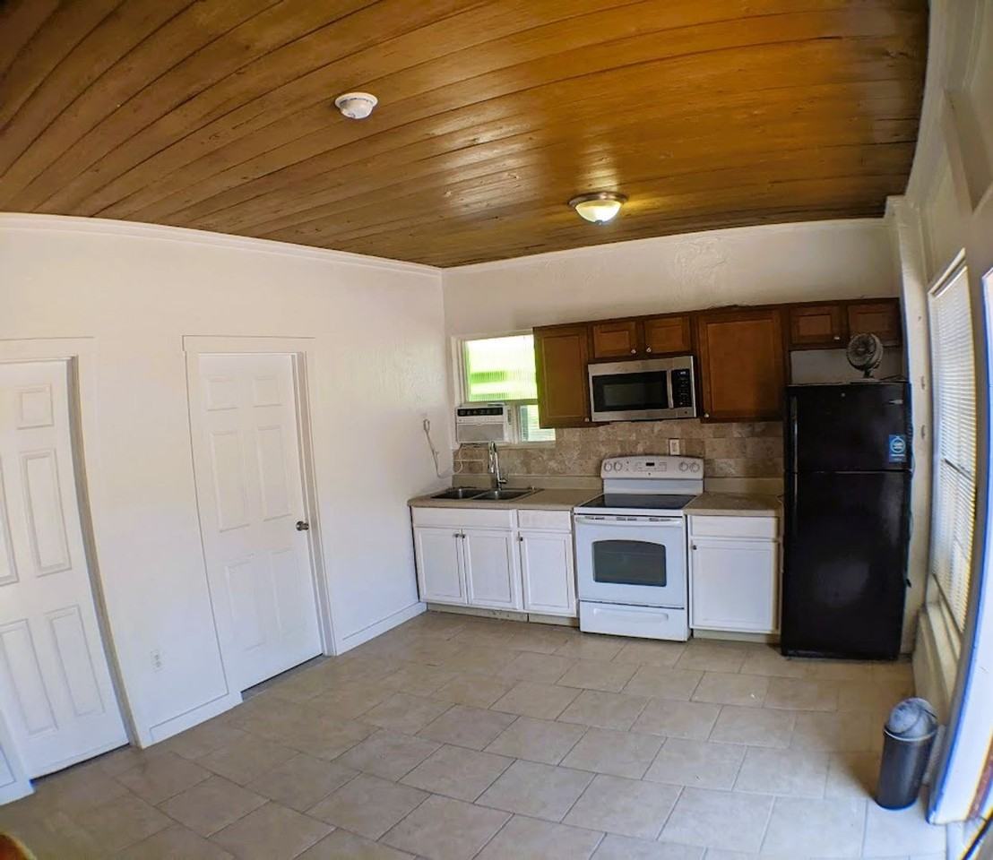 401 Colonia Ln E ##E. - Photo 3 of 12