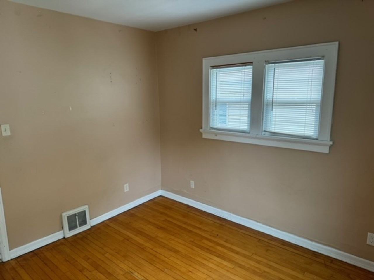 224-226 W Howard Ave. (Duplex) - Photo 2 of 11