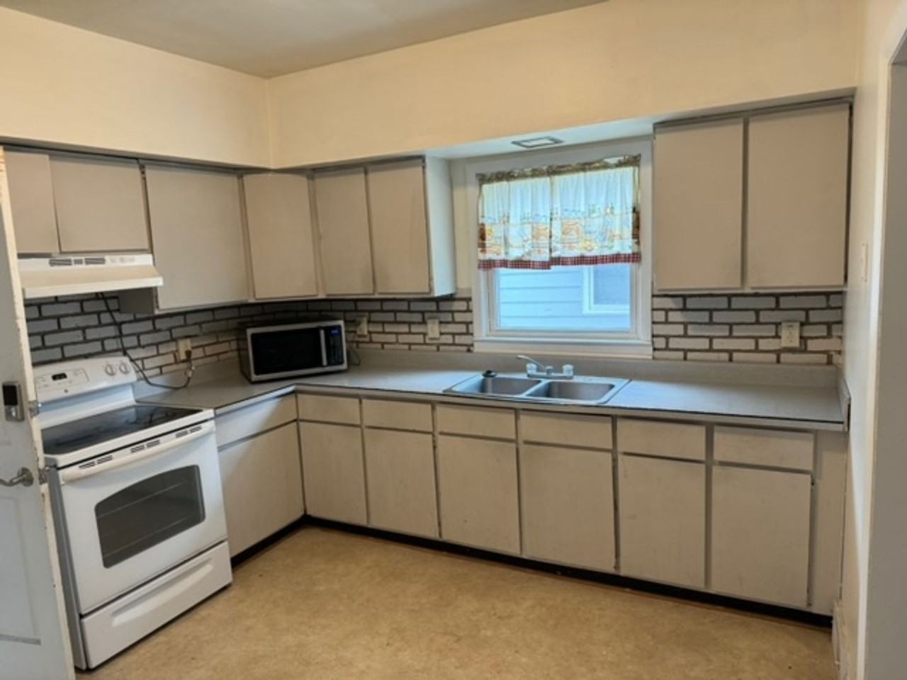 224-226 W Howard Ave. (Duplex) - Photo 3 of 11