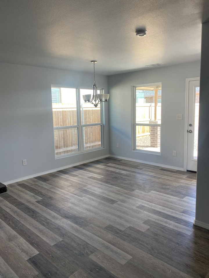 1642 Wrigley Dr - Photo 3 of 17