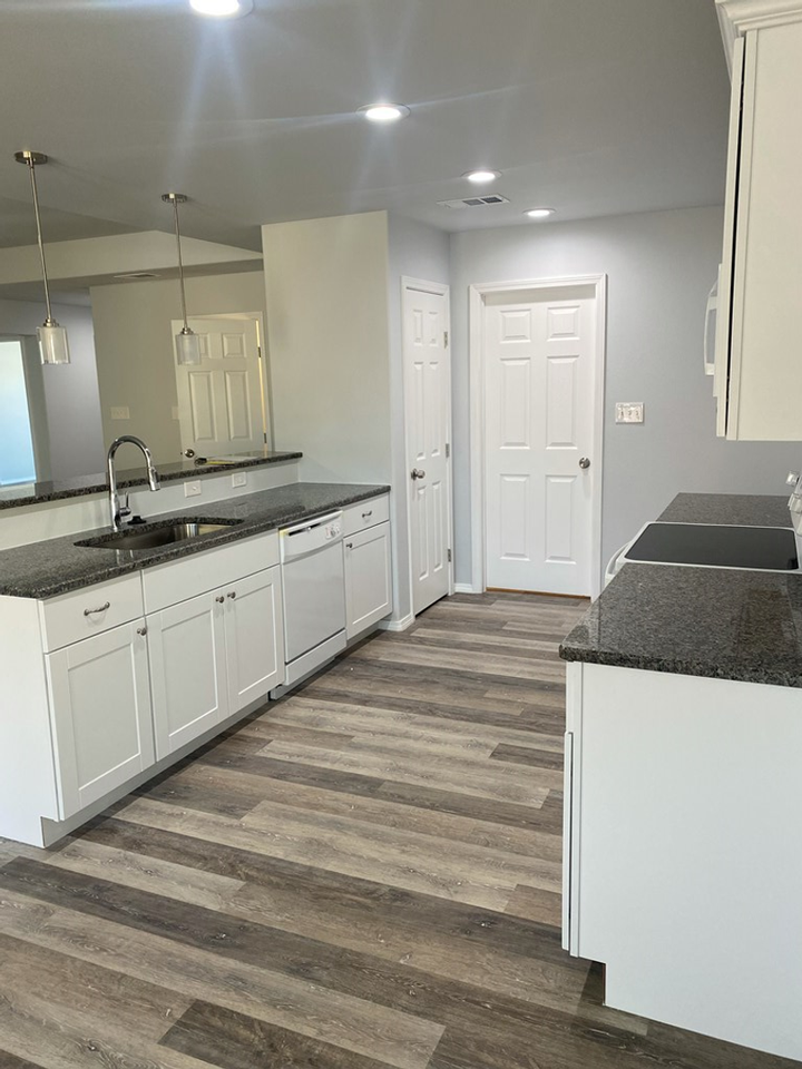 1642 Wrigley Dr - Photo 4 of 17