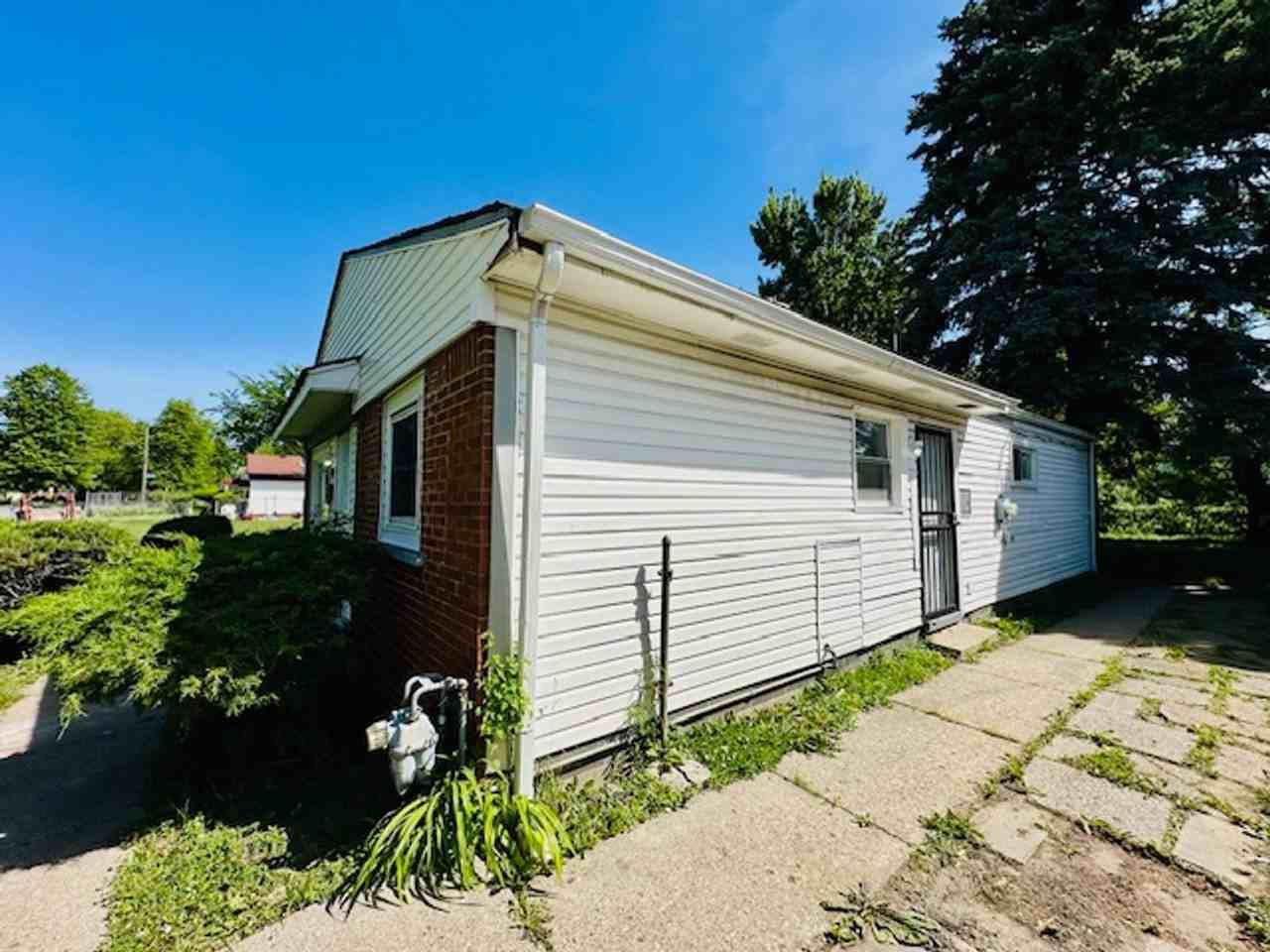 4194 Algonquin St - Photo 2 of 15