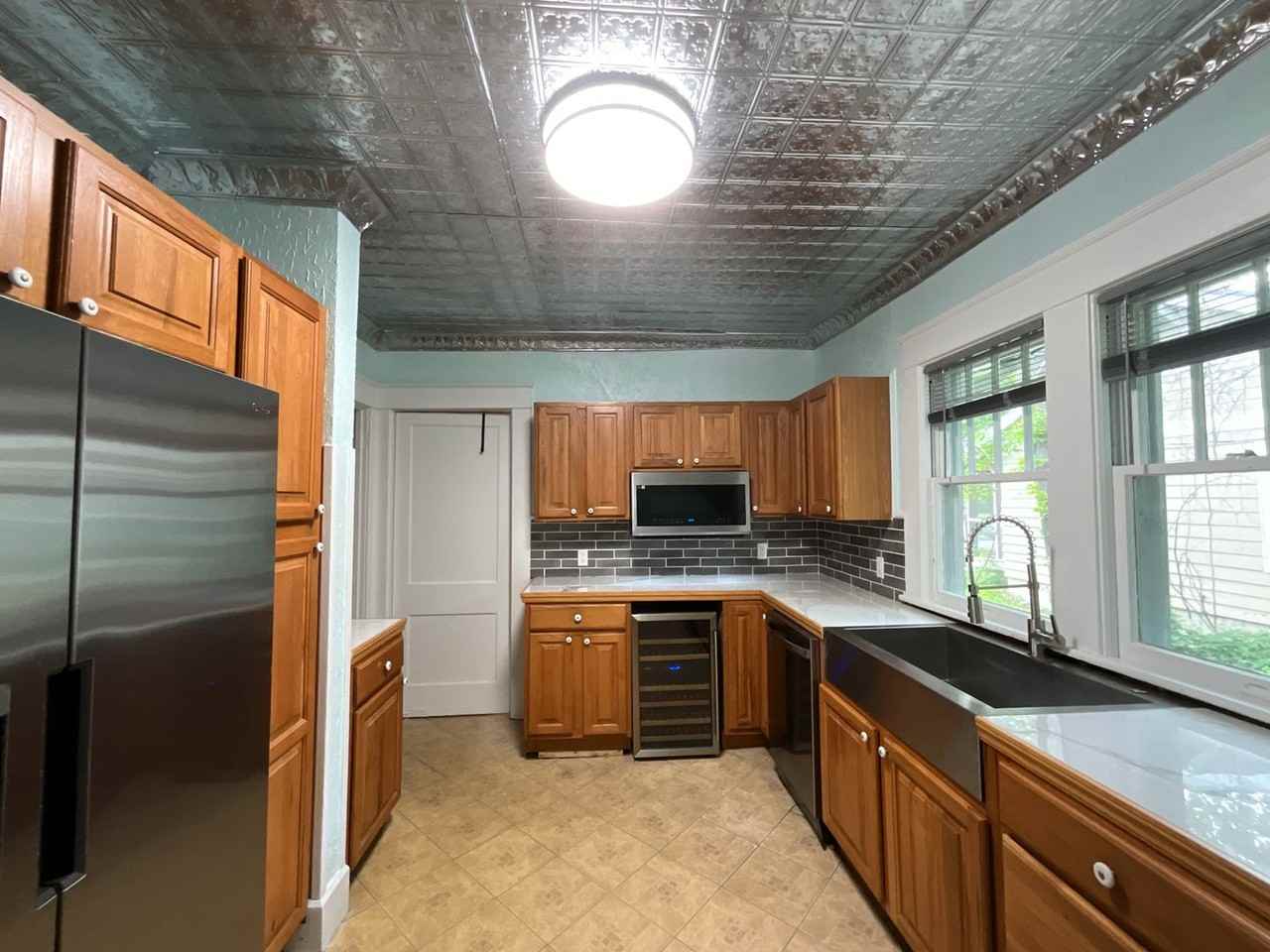 1117 Lexington Ave - Photo 7 of 48