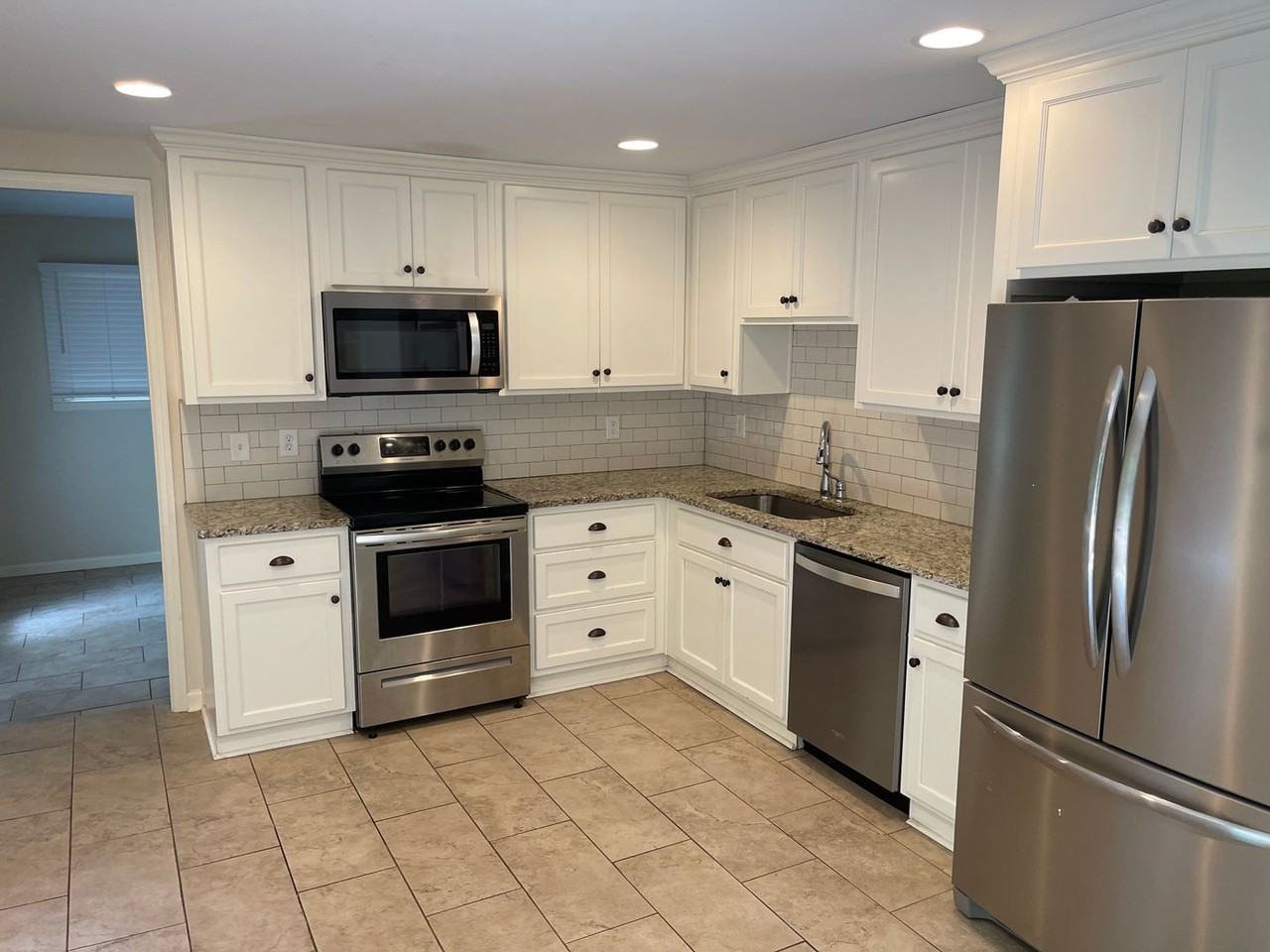 607 Floral St - Photo 6 of 15