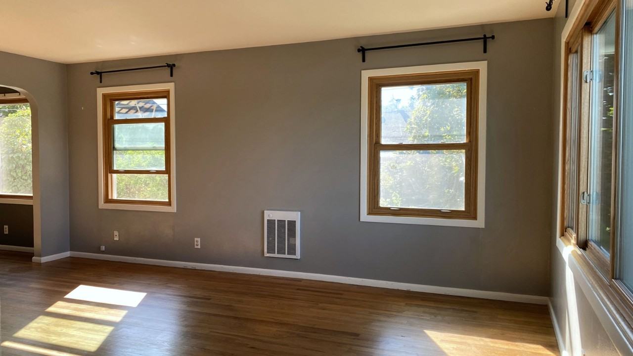 716 E 14th St - Photo 3 of 32