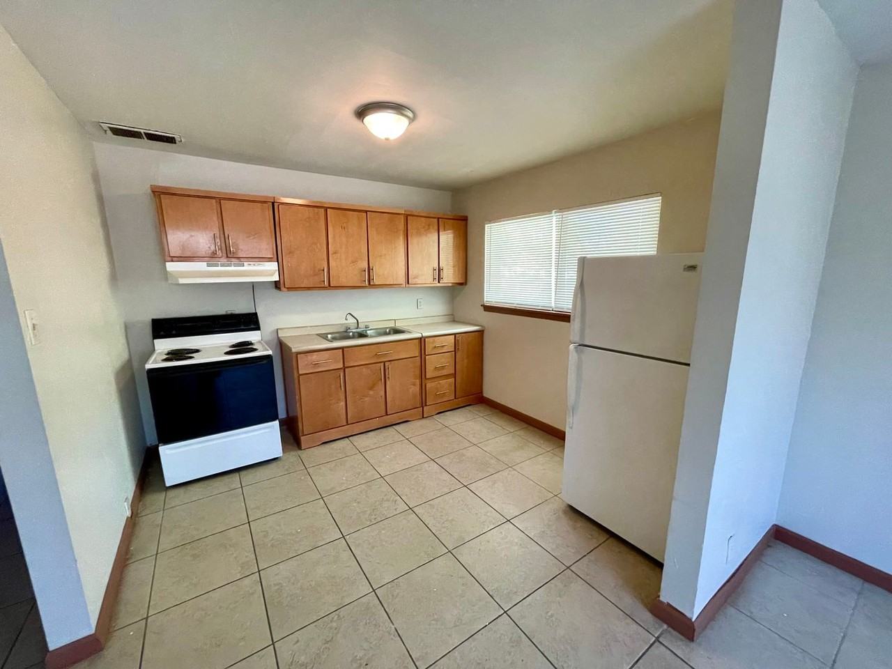 2622 Federal Ave - Photo 3 of 8