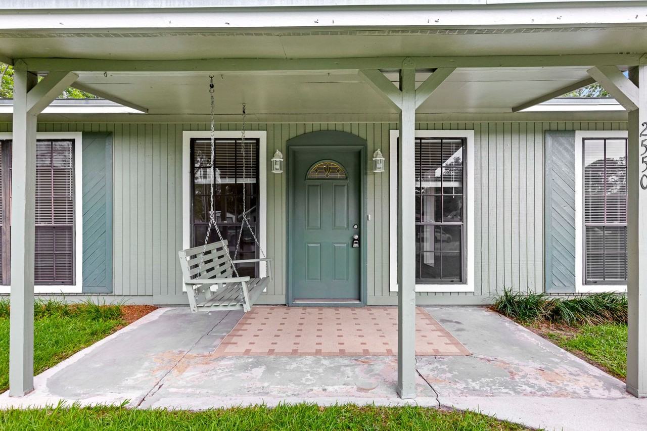 2550 Nw 54th Blvd - Photo 3 of 29