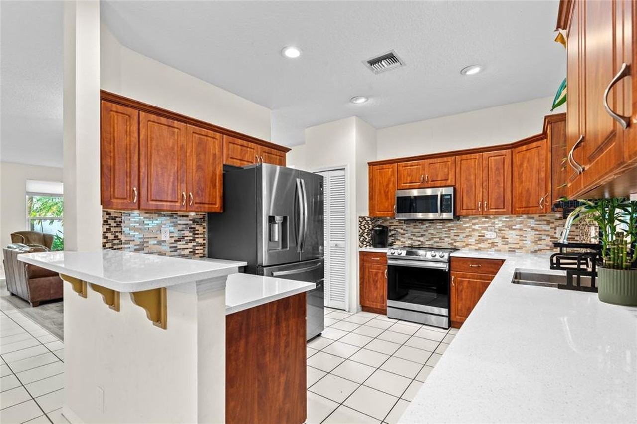 12918 Clifton Dr - Photo 2 of 16