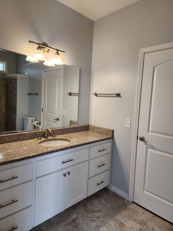 1592 Kingston Way - Photo 5 of 36