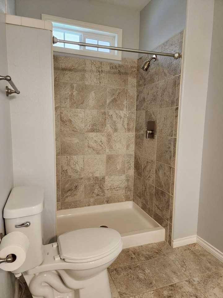 1592 Kingston Way - Photo 6 of 36