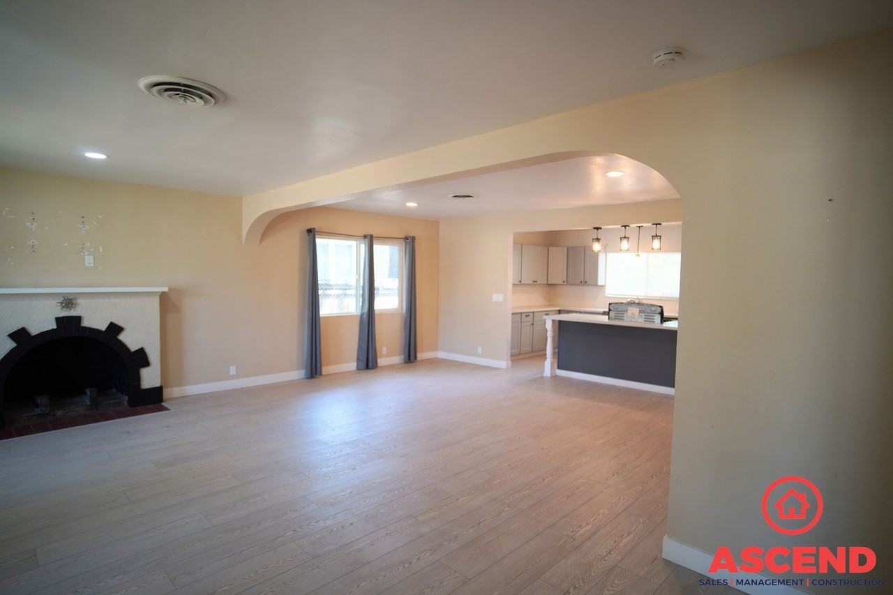 423 Flower St - Photo 2 of 14