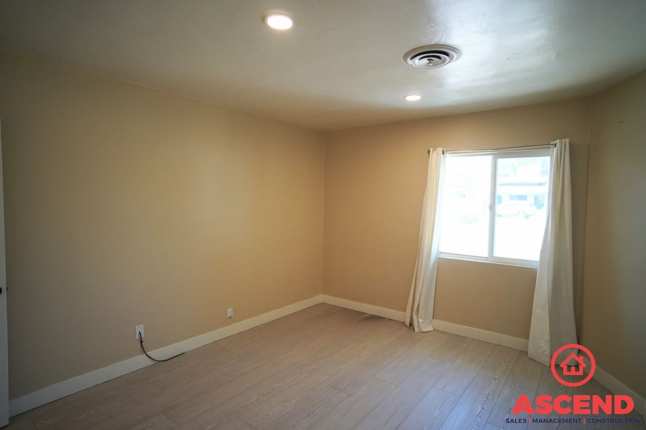 423 Flower St - Photo 6 of 14