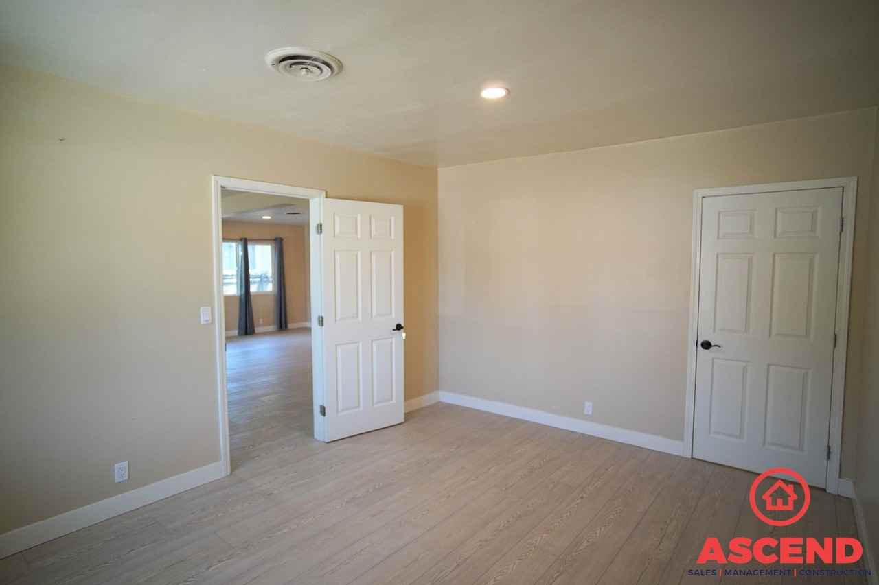 423 Flower St - Photo 7 of 14