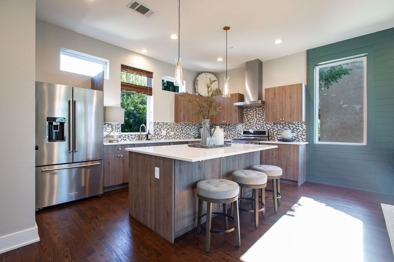 4514 Cabell Dr - Photo 2 of 25