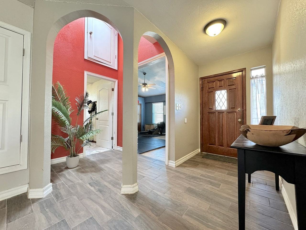 6851 Amposta Dr - Photo 4 of 31
