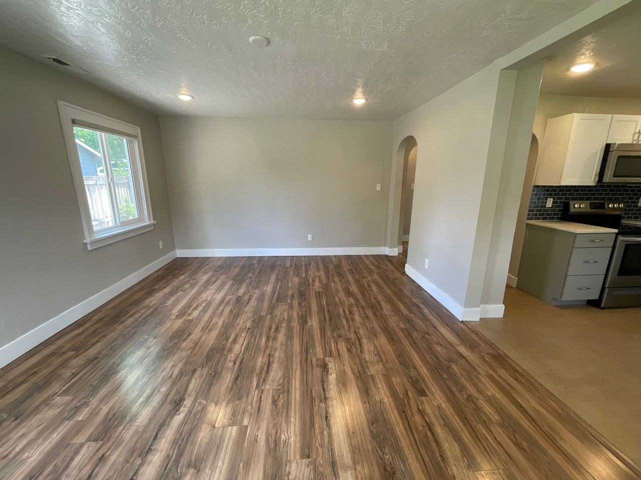 4321 W Irving St - Photo 3 of 34