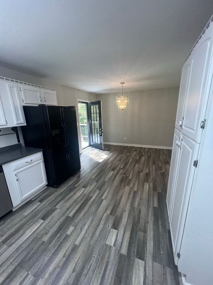 2820 Highpoint Rd - Photo 4 of 22