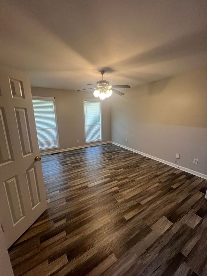 2820 Highpoint Rd - Photo 7 of 22