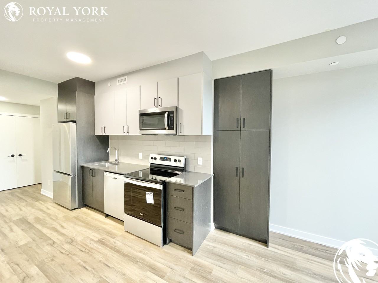 303-1291 Summerville Avenue, Ottawa, Ontario K1Z 8G7