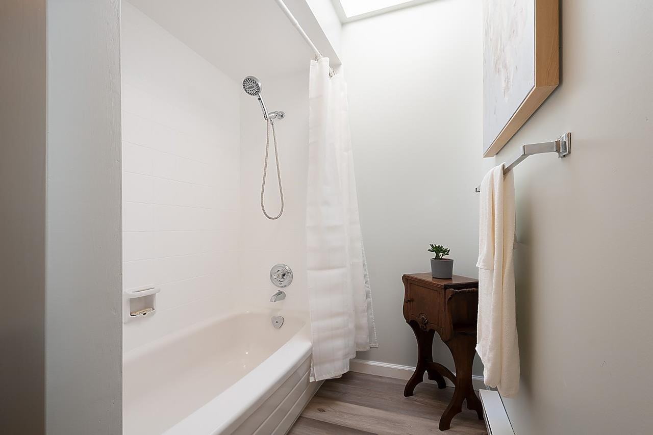 1752 Duchess Ave - Photo 3 of 48