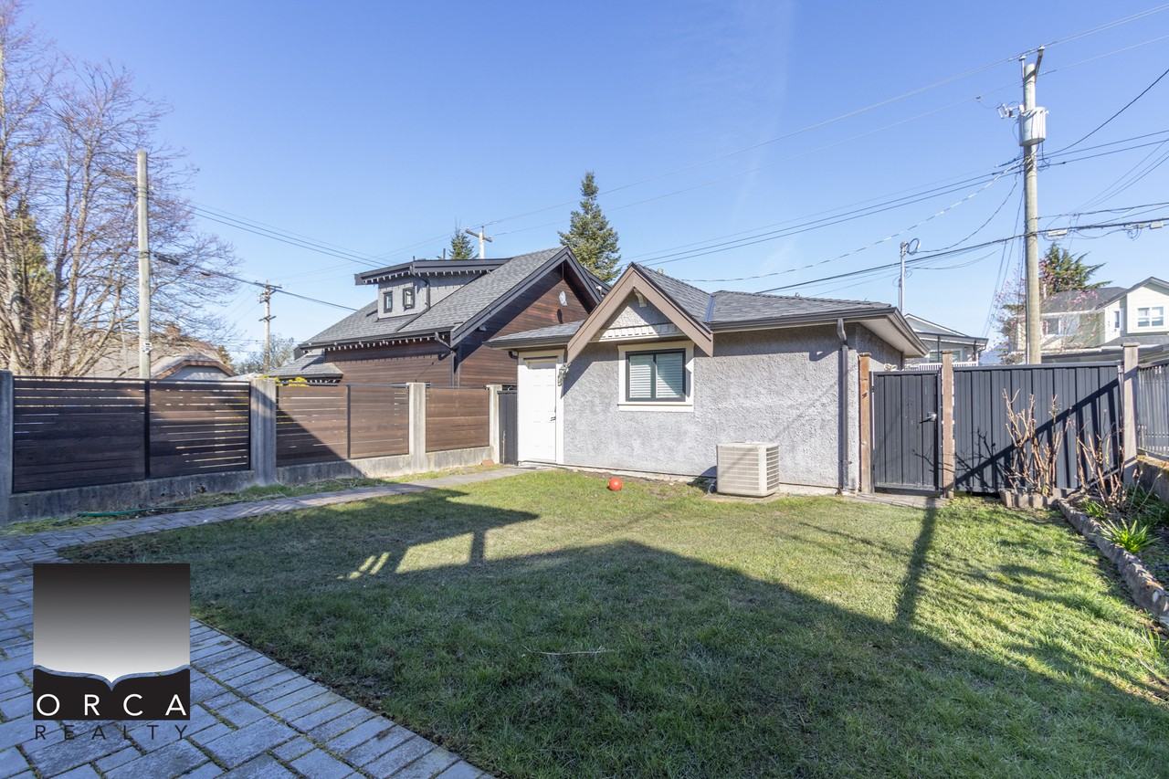 3529 Oxford St - Photo 2 of 24