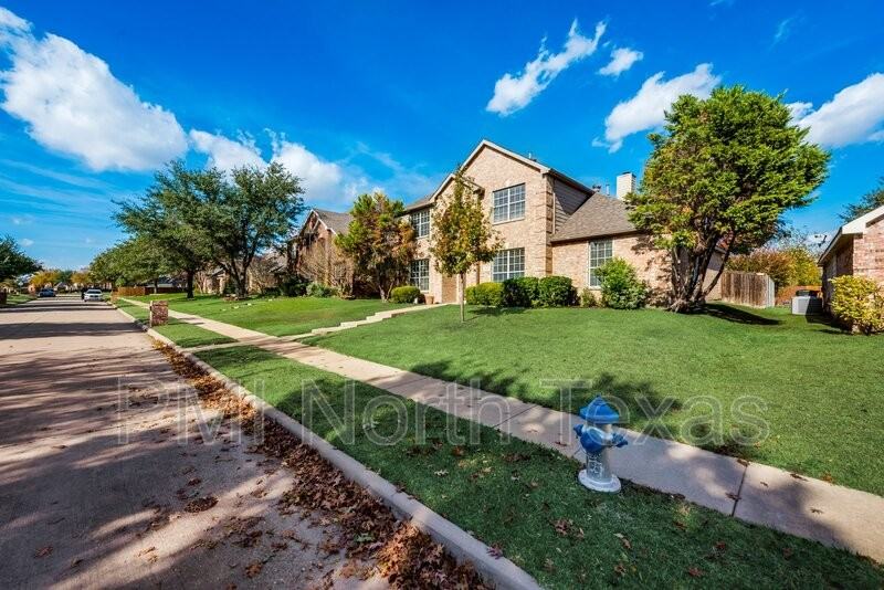 3529 Brewster Dr - Photo 3 of 26