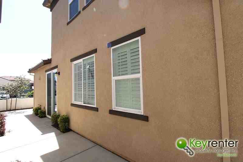 1061 Chapelhill Ln - Photo 4 of 35
