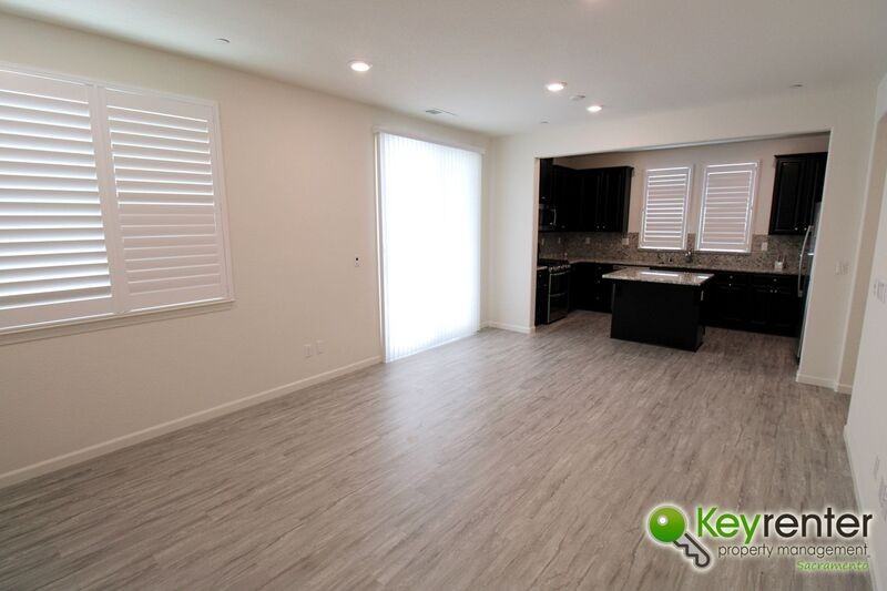1061 Chapelhill Ln - Photo 5 of 35