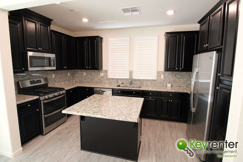 1061 Chapelhill Ln - Photo 7 of 35