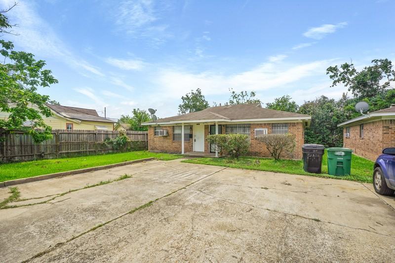 6116 1/2 Octavia St - Photo 2 of 26