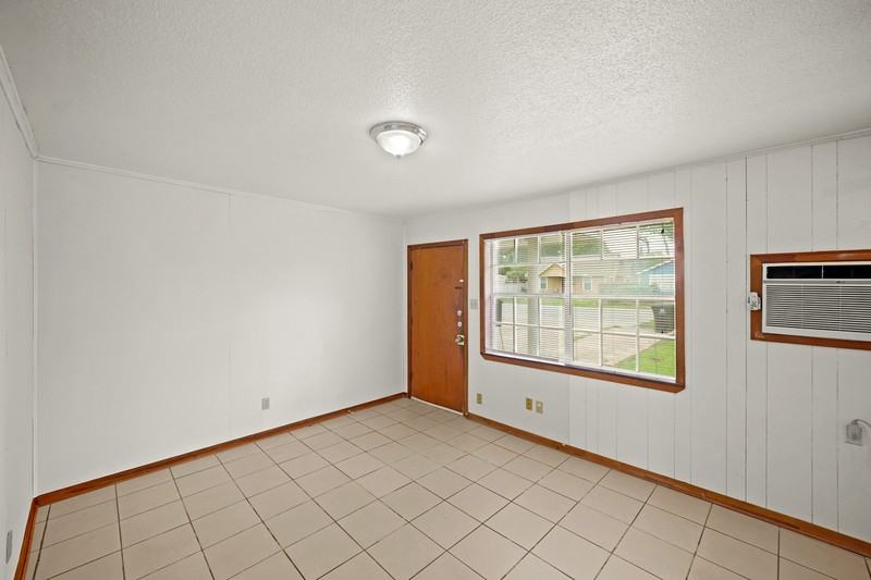 6116 1/2 Octavia St - Photo 5 of 26