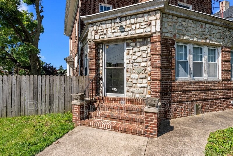 1318 Arrott St #3rdREAR - Photo 2 of 39