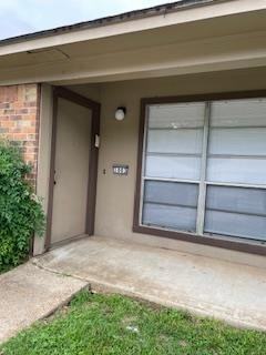 1004 Navajo Trl - Photo 2 of 6