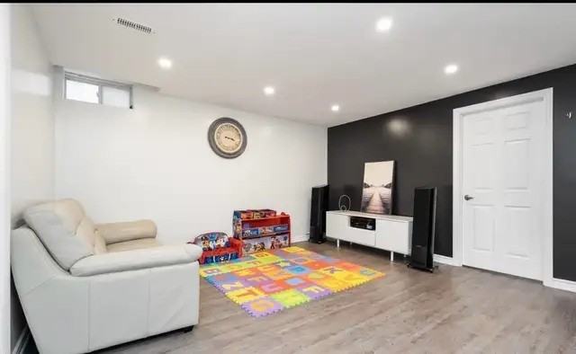32 Dunrobin Crescent - Photo 2 of 10
