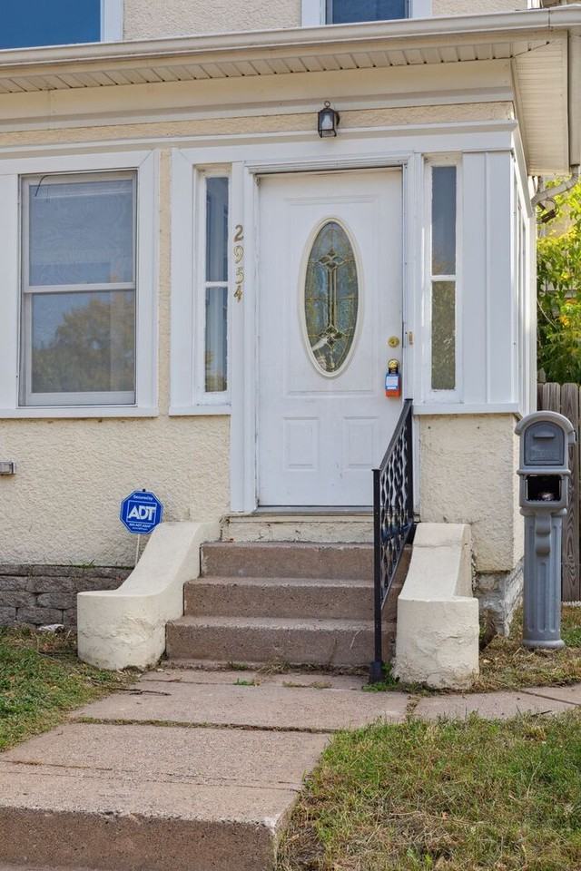 2954 Dupont Ave N - Photo 2 of 50