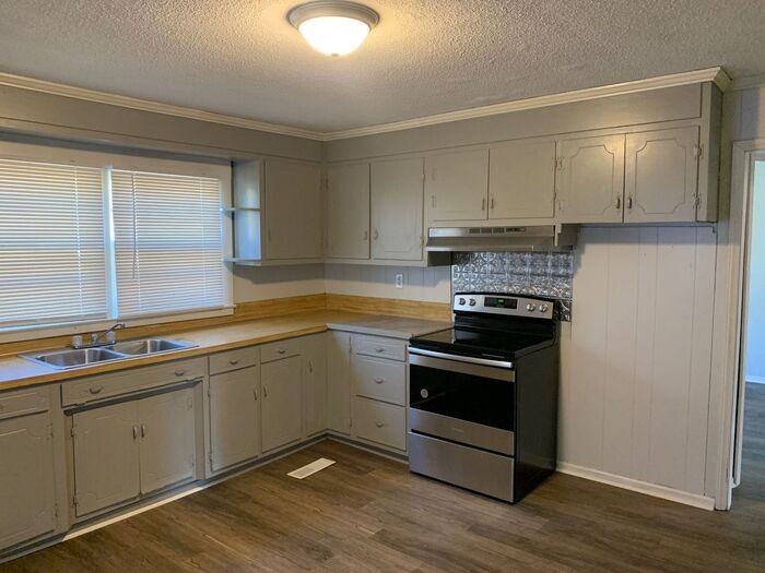 5209 Dellinger Cir - Photo 3 of 18