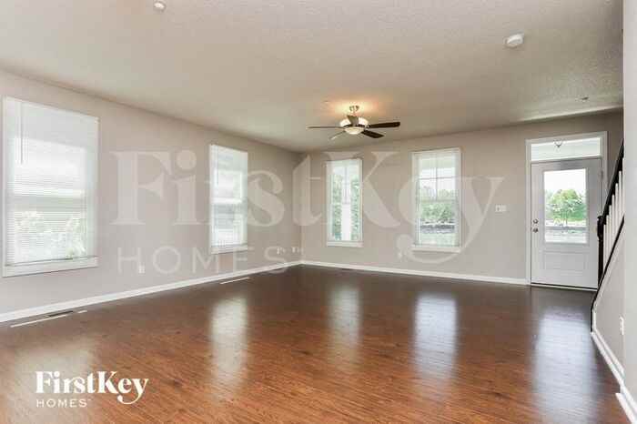 3226 S Canal Way - Photo 3 of 15