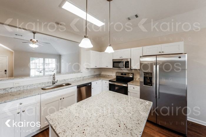 81 Robin Hood Ct - Photo 2 of 4