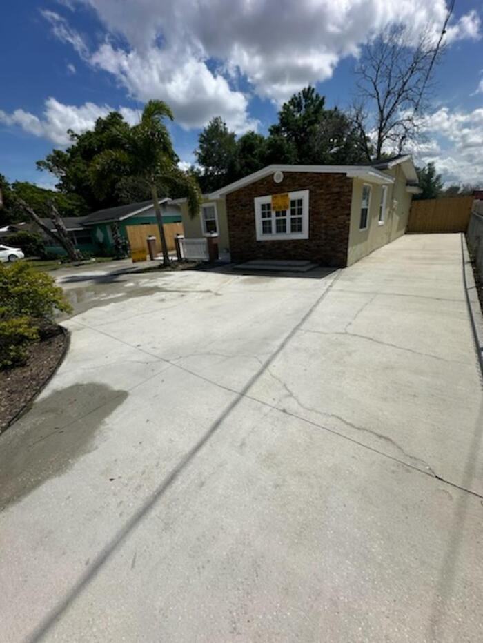 1132 W 9th St - Photo 2 of 8