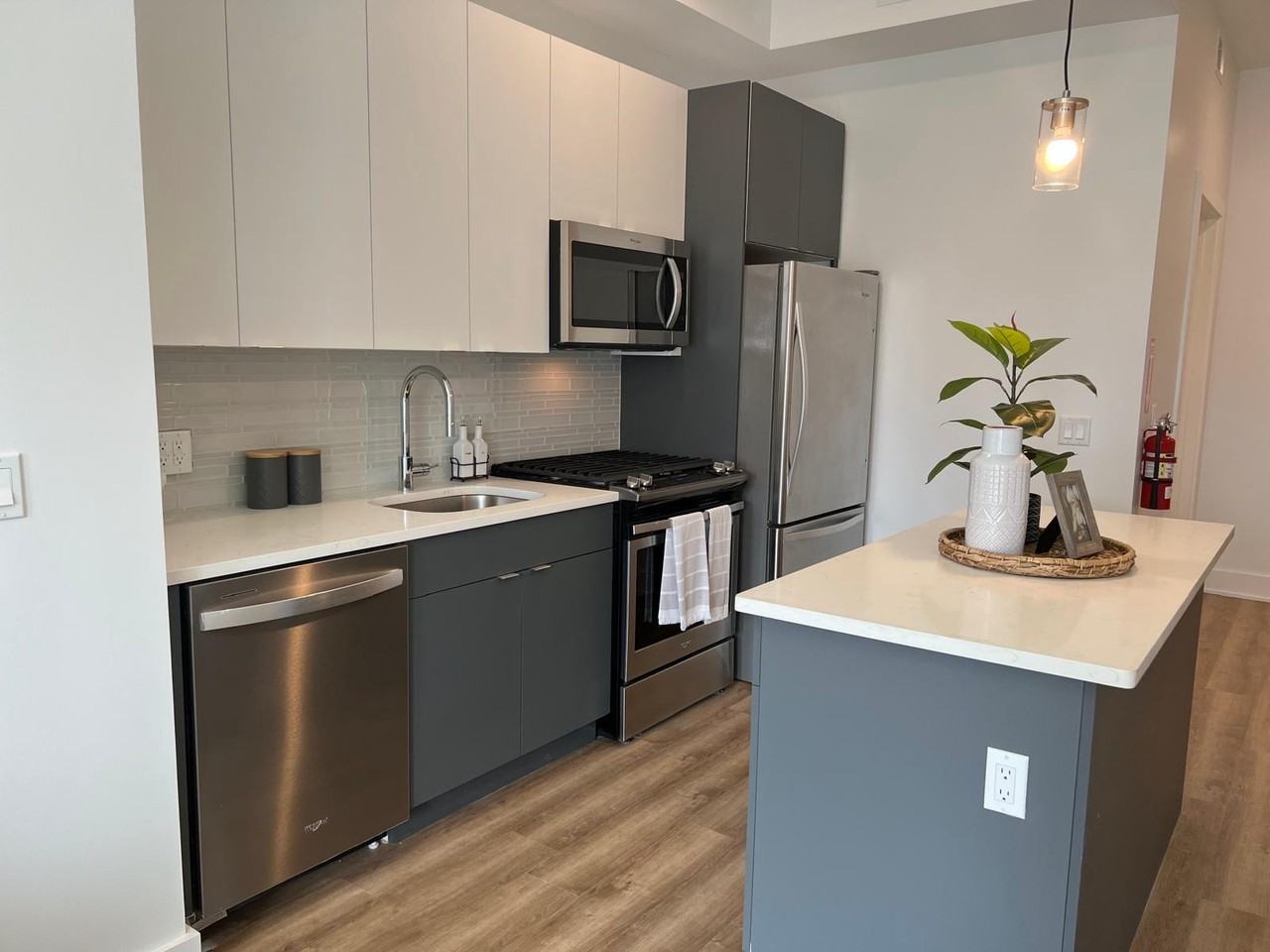 315 Pine St #315 - Photo 3 of 10